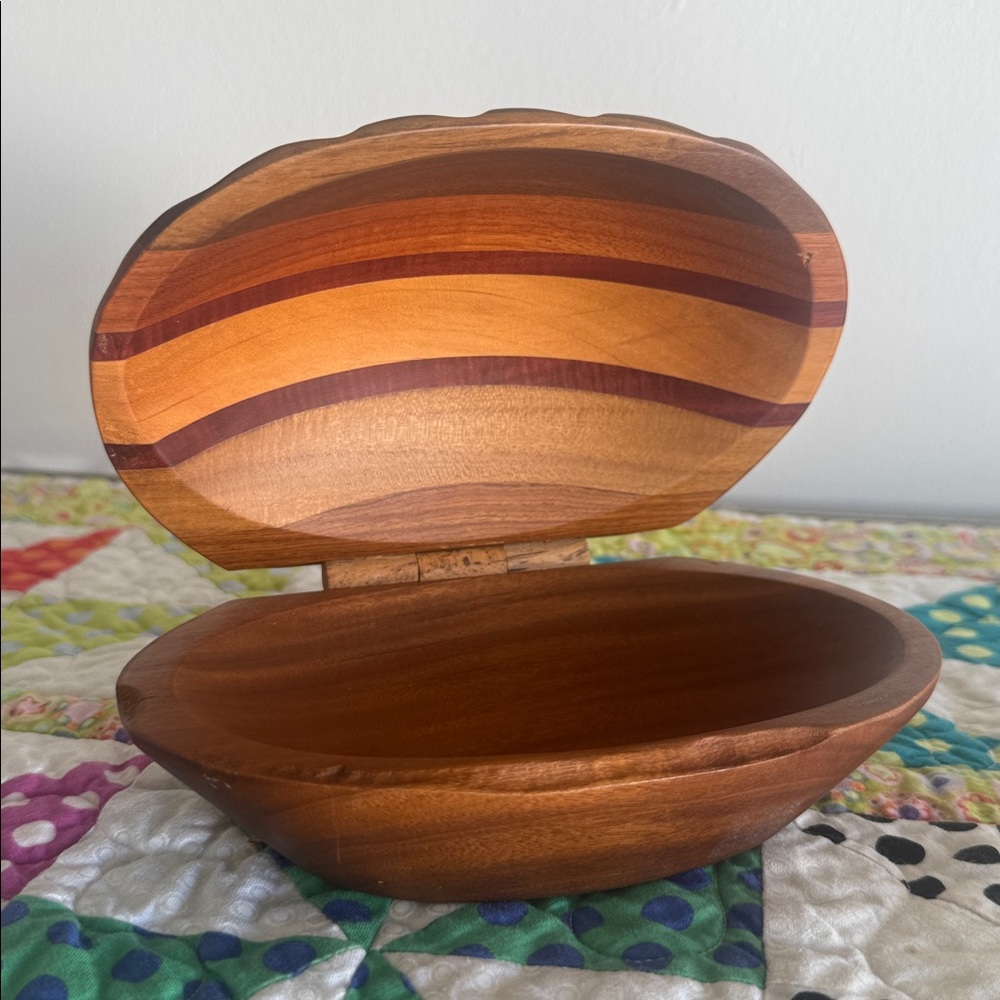 Vintage Handcrafted Wood Clamshell Trinket Box - Picture 2 of 4